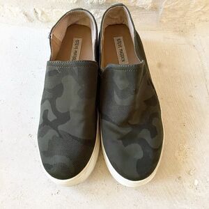 Steve Madden Zayna Platform Slip On Sneakers Green Camouflage Women's Size 10